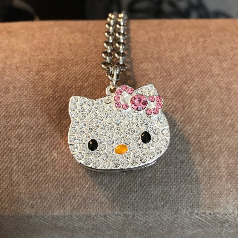Adorable Hello Kitty necklace like new